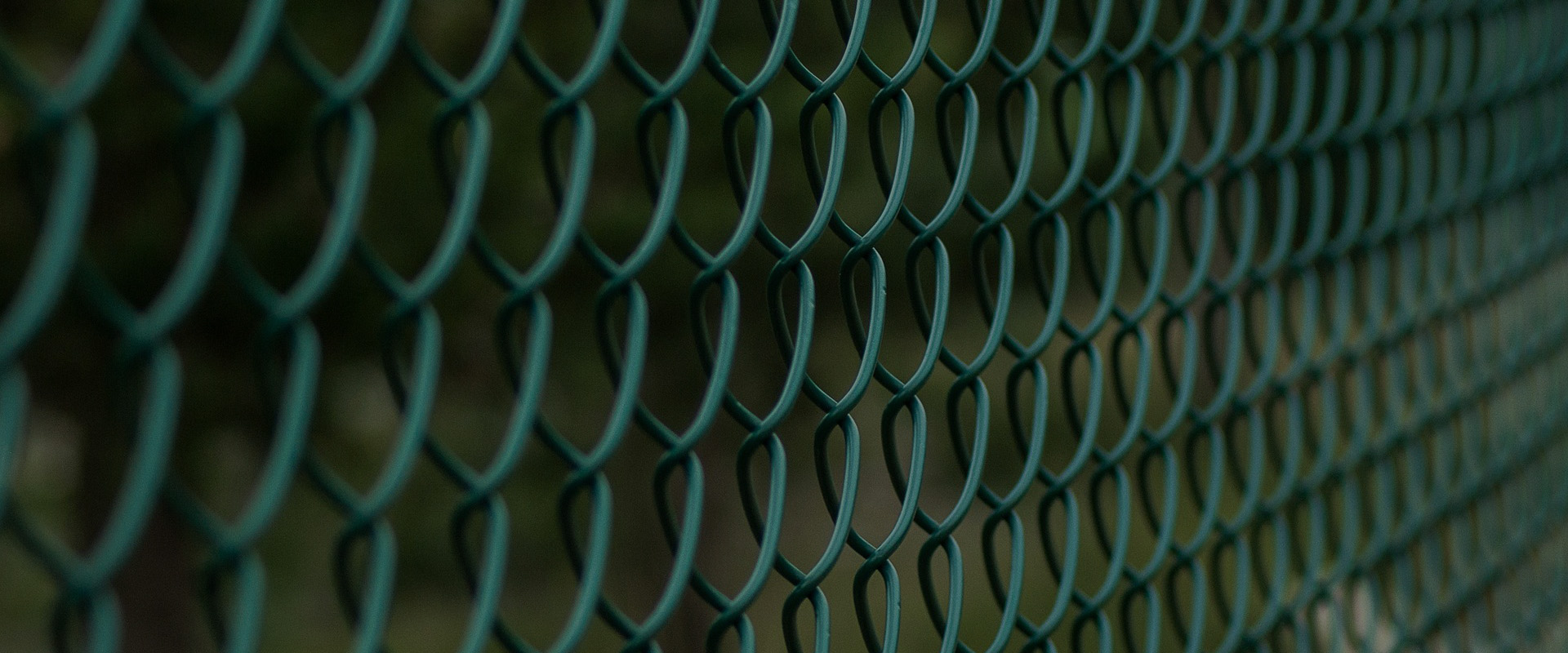 Zalety i wady siatki ogrodzeniowej – czy to wciąż najlepszy wybór przy ograniczonym budżecie?